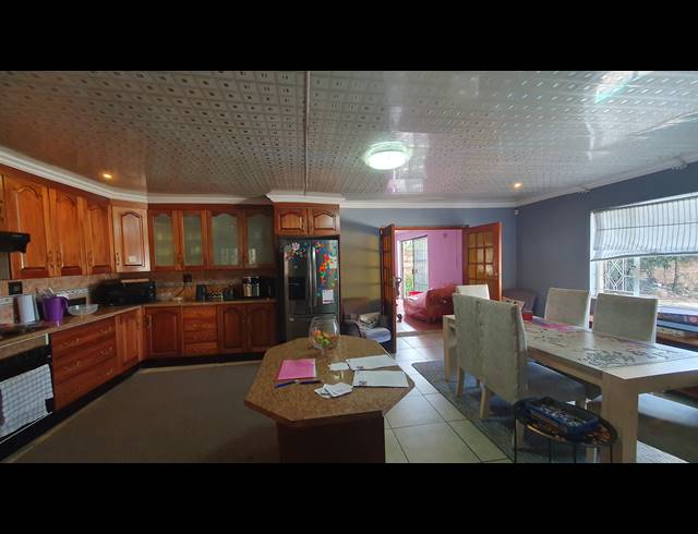 5 BEDROOM FREEHOLD FOR SALE IN LINMEYER